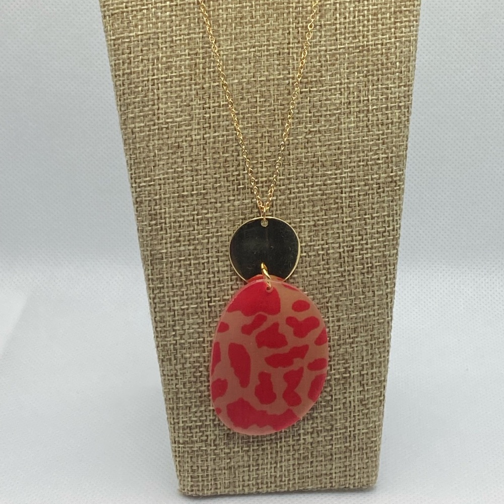 ⭐ 3/$15 ⭐ 
Leopard Cheetah Pink Acrylic Pendant Gold Chain Necklace ~ NEW